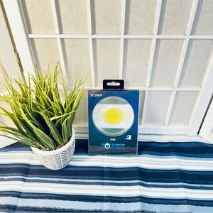 Wireless phone charger